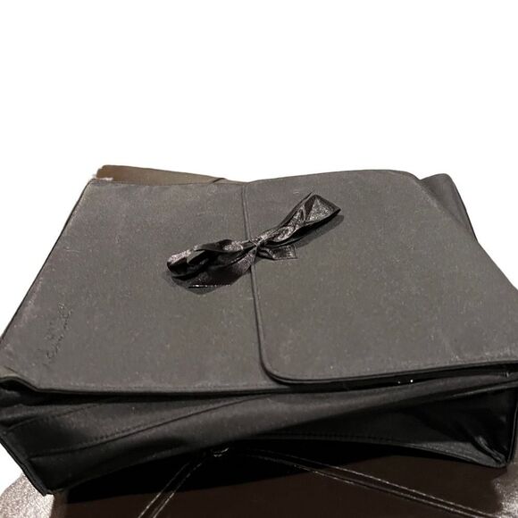 Artistry pair of cloth art portlofio folders with two inner pockets & tie close - Picture 3 of 10